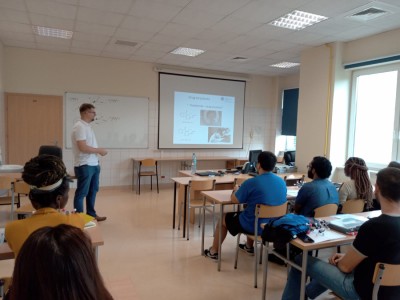 Letni program TABMED (Torun and Bydgoszcz Medical Summer Program) w Katedrze Chemii Organicznej, realizowany przez zagranicznych studentów kierunku farmacja . Kliknij, aby powiększyć zdjęcie.